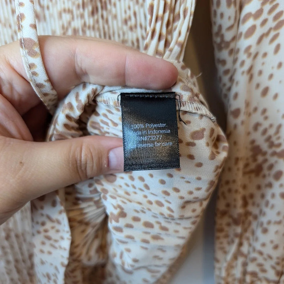 Simply Vera Vera Wang Tan Beige  Brown Accordion Style Spotted Blouse XS - Picture 7 of 10